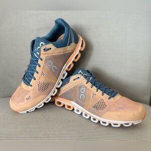 On Cloudflow women's running shoes - Rose/Blue - size 8.5